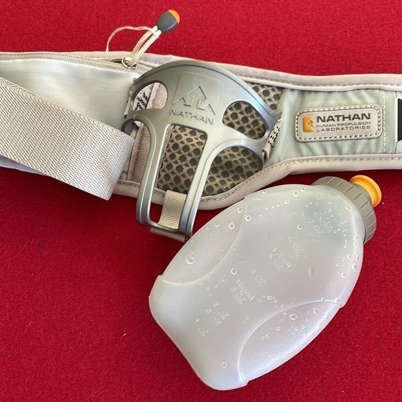 Human Propulsion Lab biking bike drink water belt 230ml silver/grey Nathan - Picture 5 of 11